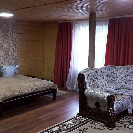 U Romana Yaremche Exterior foto